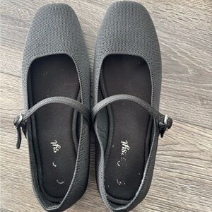 Women’s Black Flats Size 8